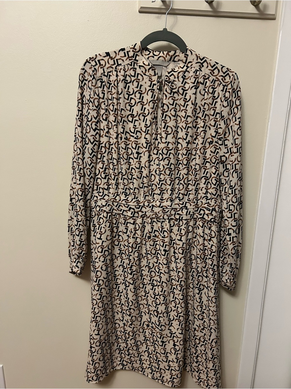 H&M Beige Long-Sleeve Printed Midi Dress